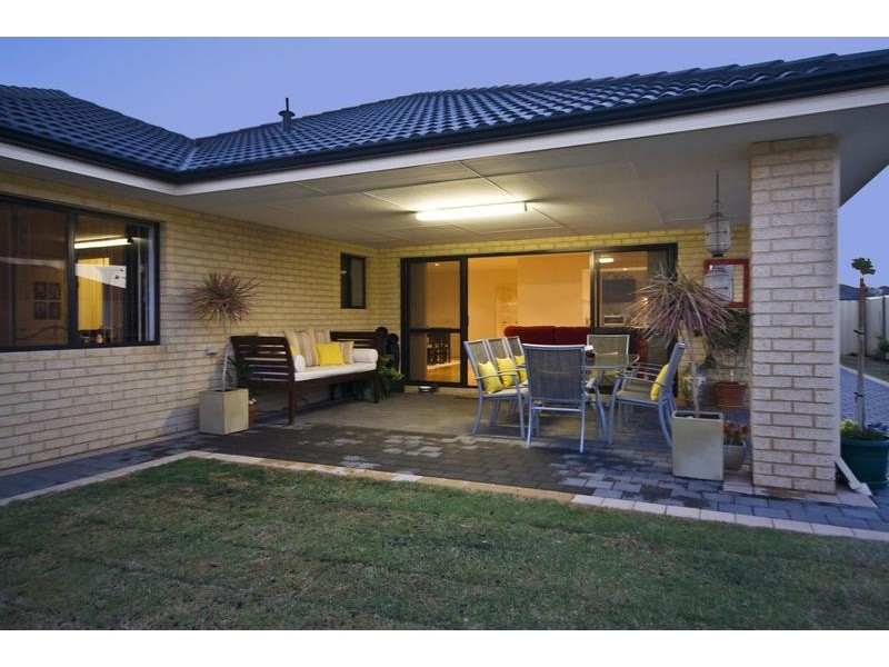 7 Sunflower Road, Success WA 6164