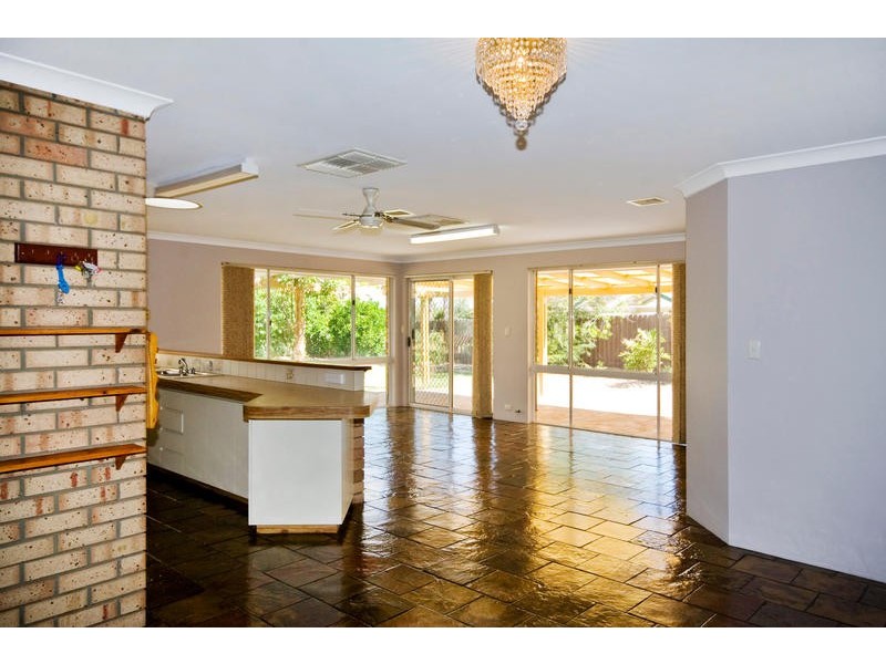 6 Callicoma Court, South Lake WA 6164