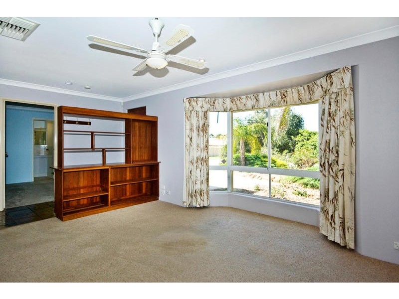 6 Callicoma Court, South Lake WA 6164