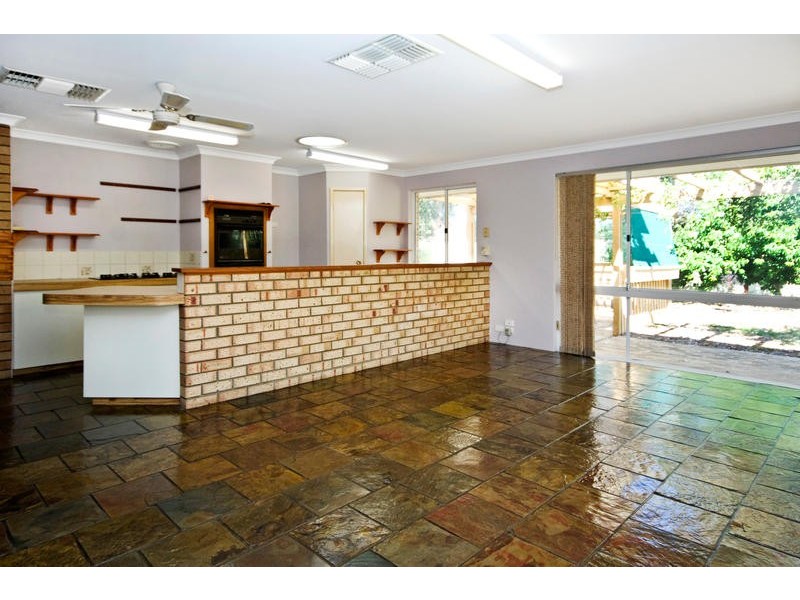 6 Callicoma Court, South Lake WA 6164