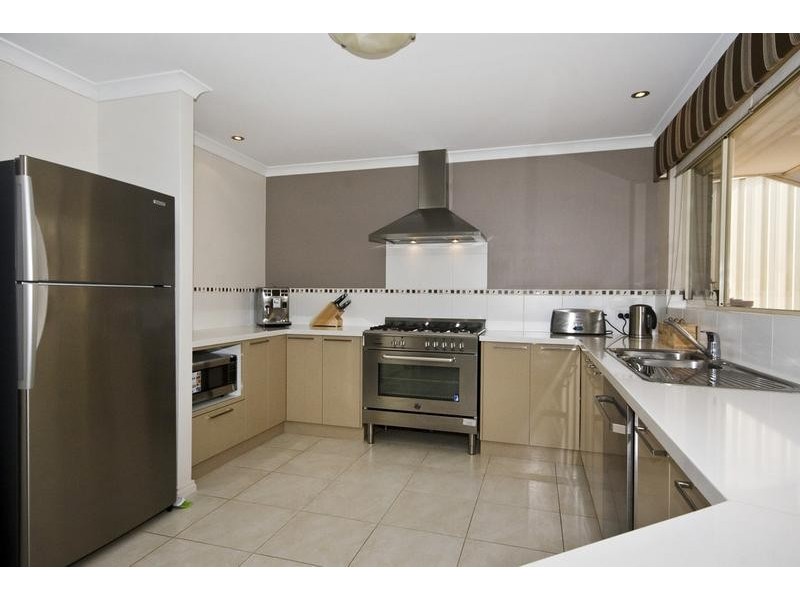 16 Giudice Way, Yangebup WA 6164