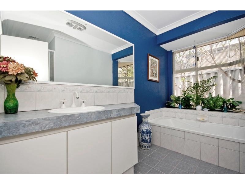 4 Centaury Close, Beeliar WA 6164