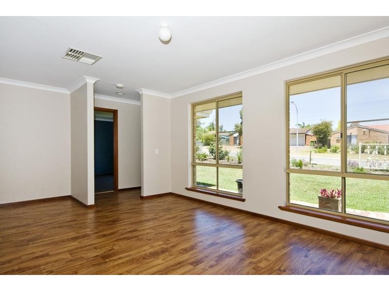 20 Whitlock Crescent, South Lake WA 6164