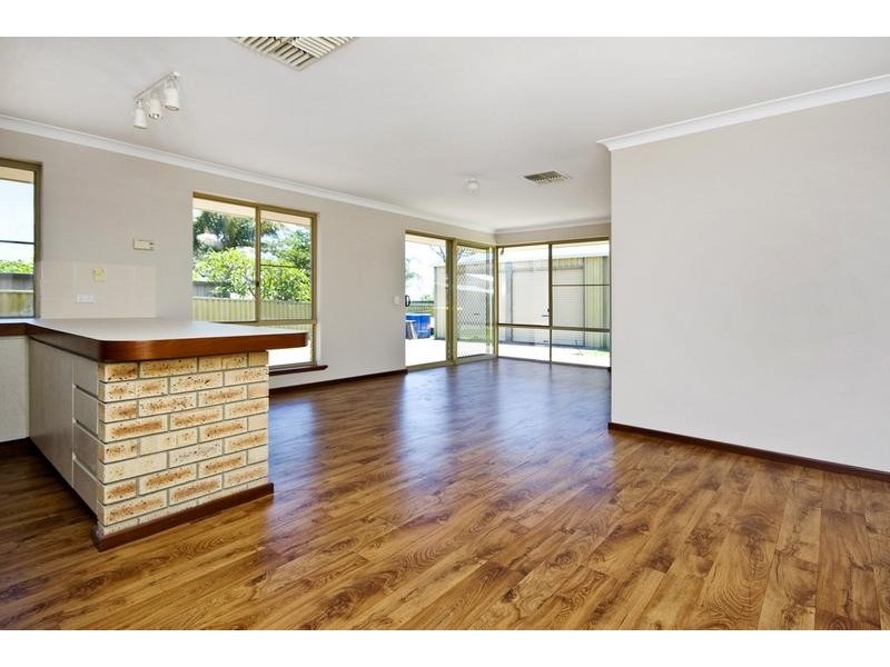 20 Whitlock Crescent, South Lake WA 6164