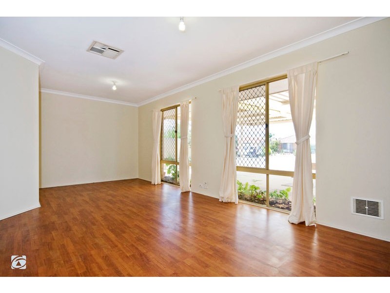 8 Waterside Place, South Lake WA 6164