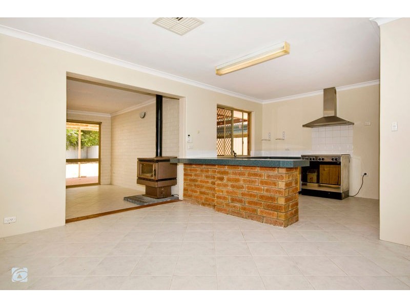 8 Waterside Place, South Lake WA 6164