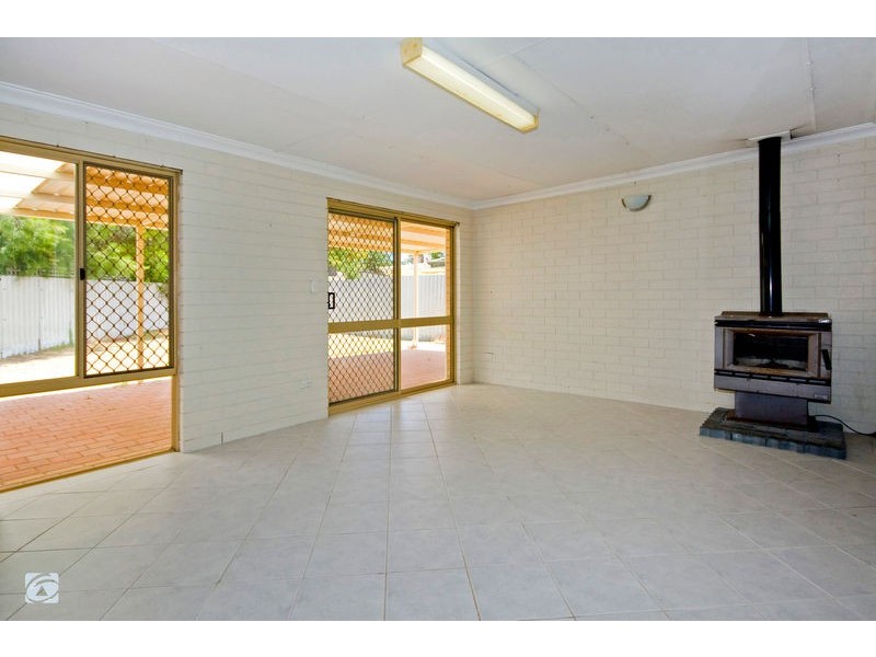 8 Waterside Place, South Lake WA 6164