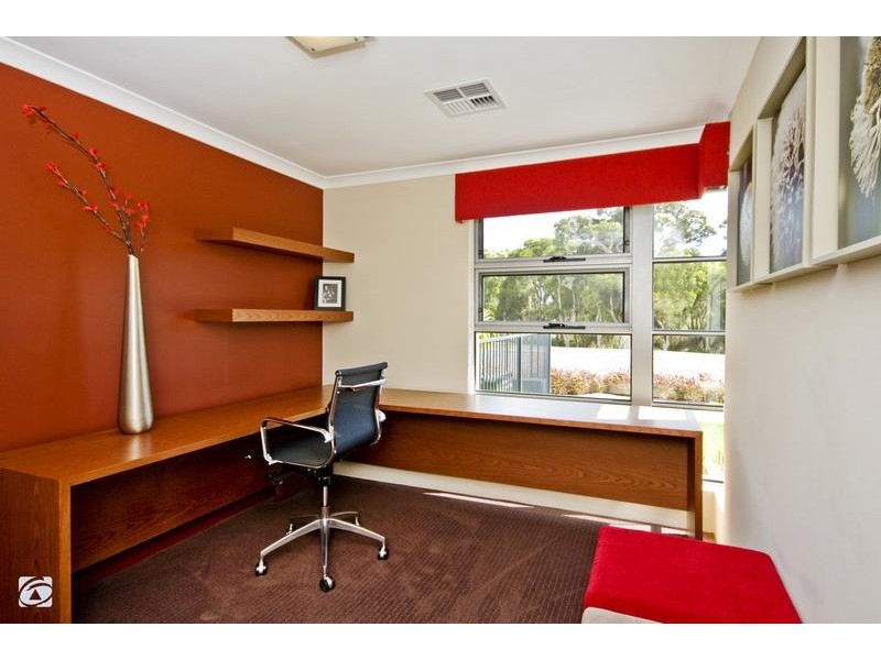 4 Northerly Drive, Harrisdale WA 6112