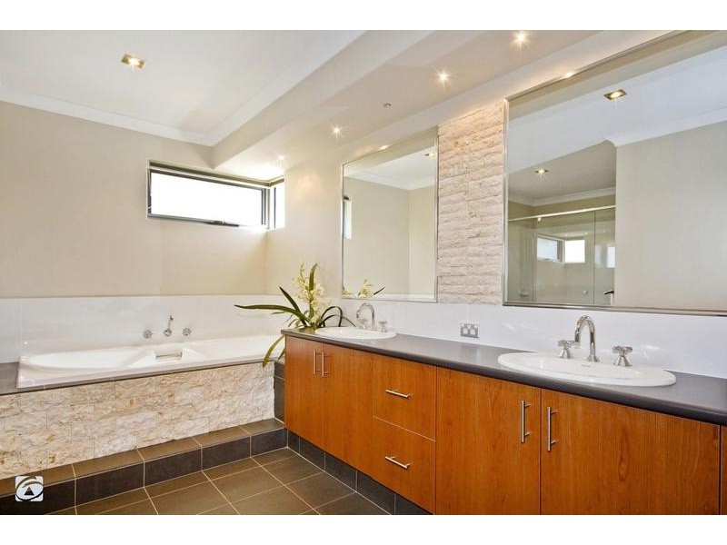 4 Northerly Drive, Harrisdale WA 6112