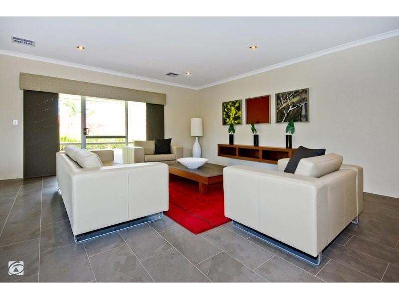 4 Northerly Drive, Harrisdale WA 6112