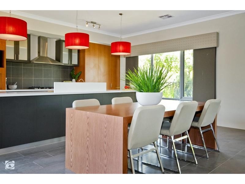 4 Northerly Drive, Harrisdale WA 6112