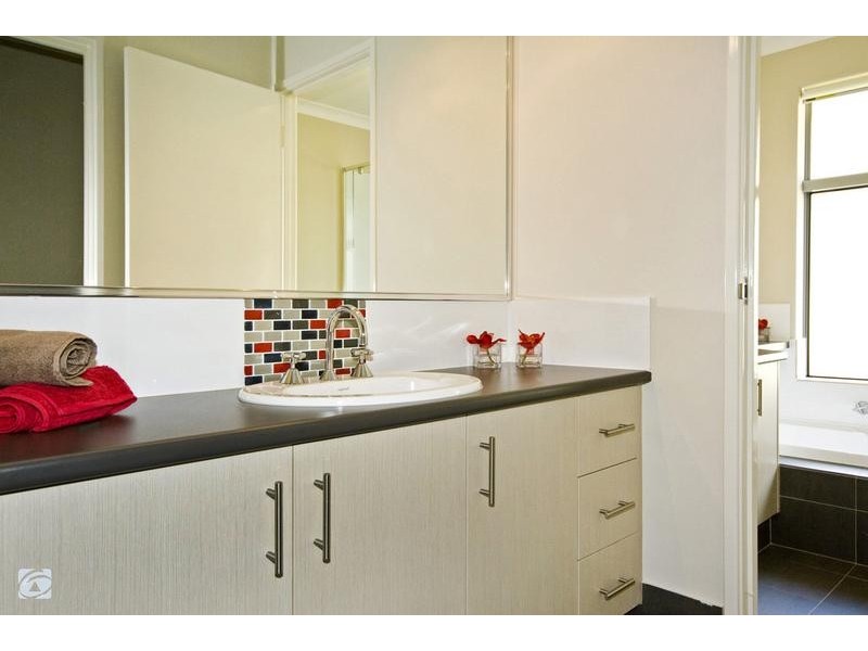 4 Northerly Drive, Harrisdale WA 6112