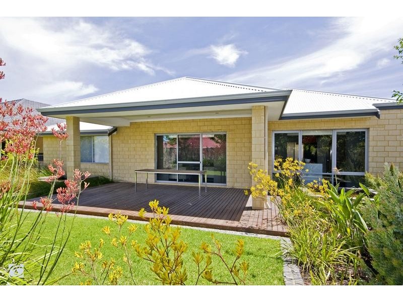 4 Northerly Drive, Harrisdale WA 6112