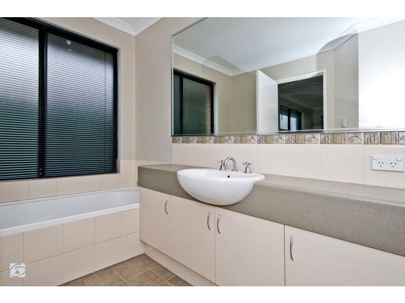 119 South Lake Drive, South Lake WA 6164