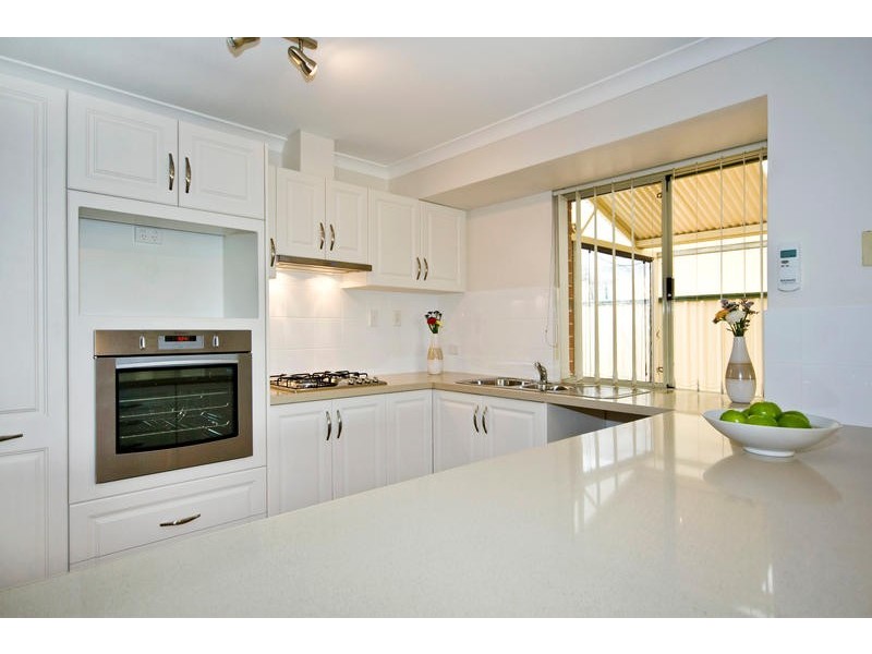 35 Minerva Loop, Success WA 6164
