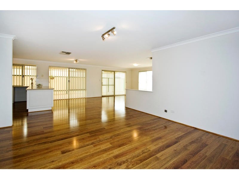 35 Minerva Loop, Success WA 6164