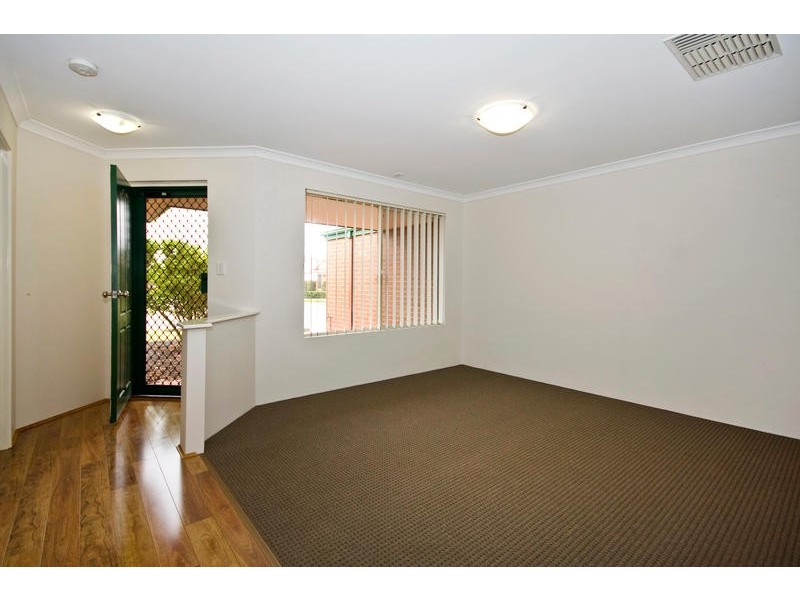 35 Minerva Loop, Success WA 6164