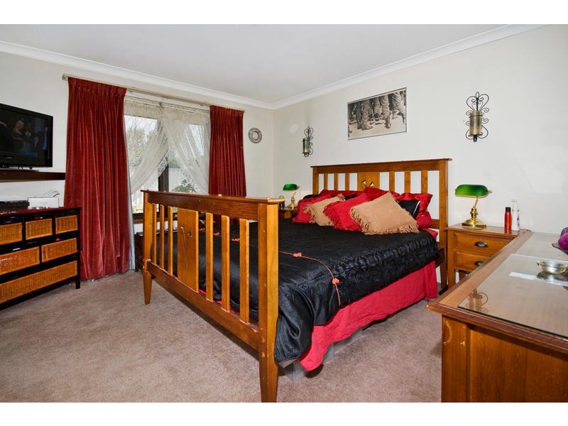 8 Dulverson Place, South Lake WA 6164