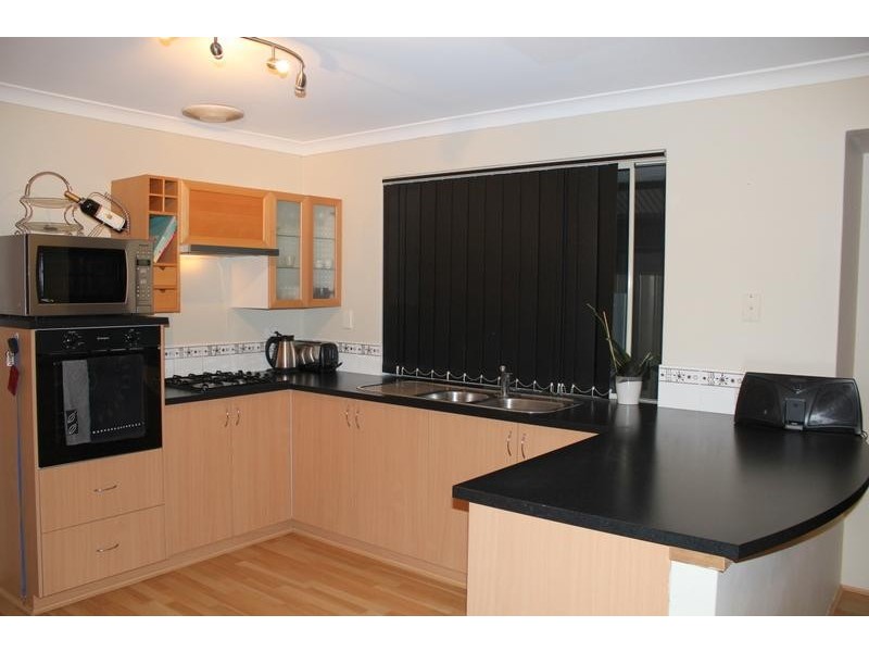 9 Glasgow Way, Seville Grove WA 6112