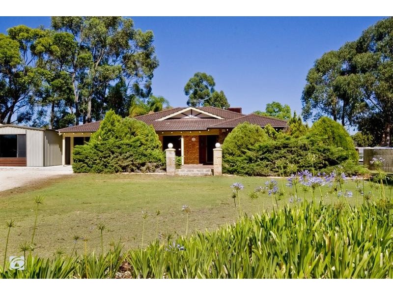 15 Brooks Place, Wandi WA 6167