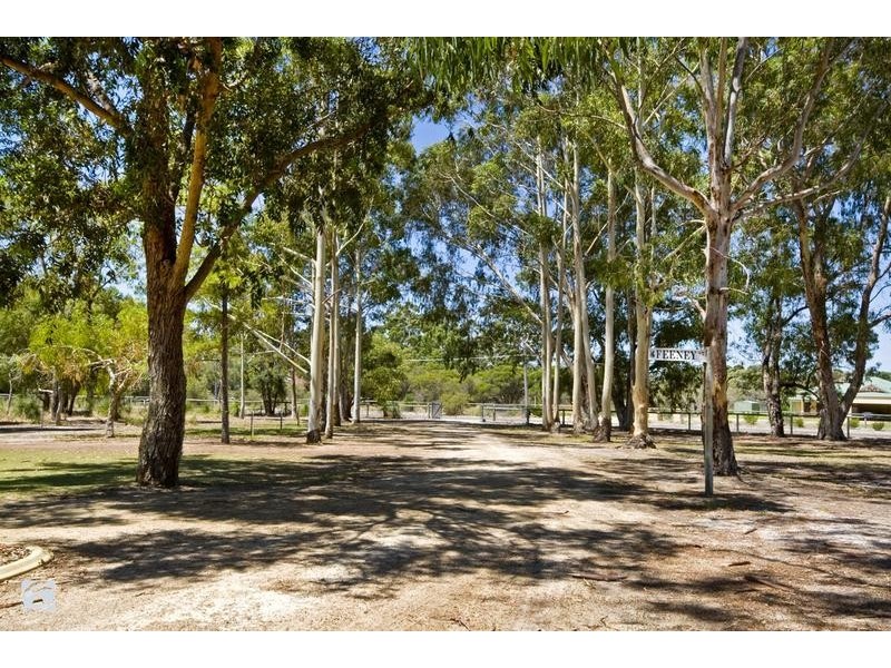 15 Brooks Place, Wandi WA 6167
