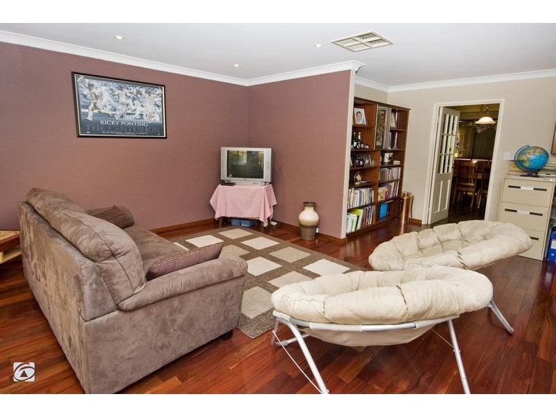 15 Brooks Place, Wandi WA 6167