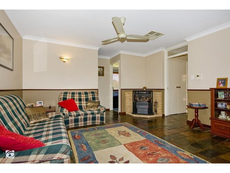 15 Brooks Place, Wandi WA 6167