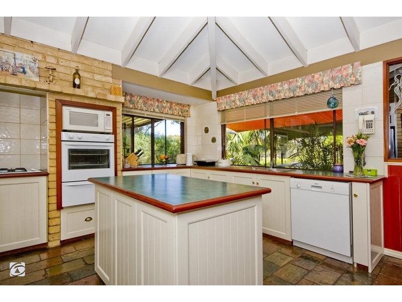 15 Brooks Place, Wandi WA 6167