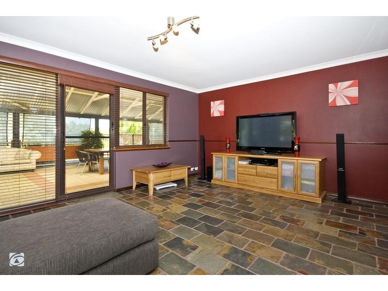 15 Brooks Place, Wandi WA 6167