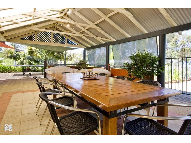 15 Brooks Place, Wandi WA 6167