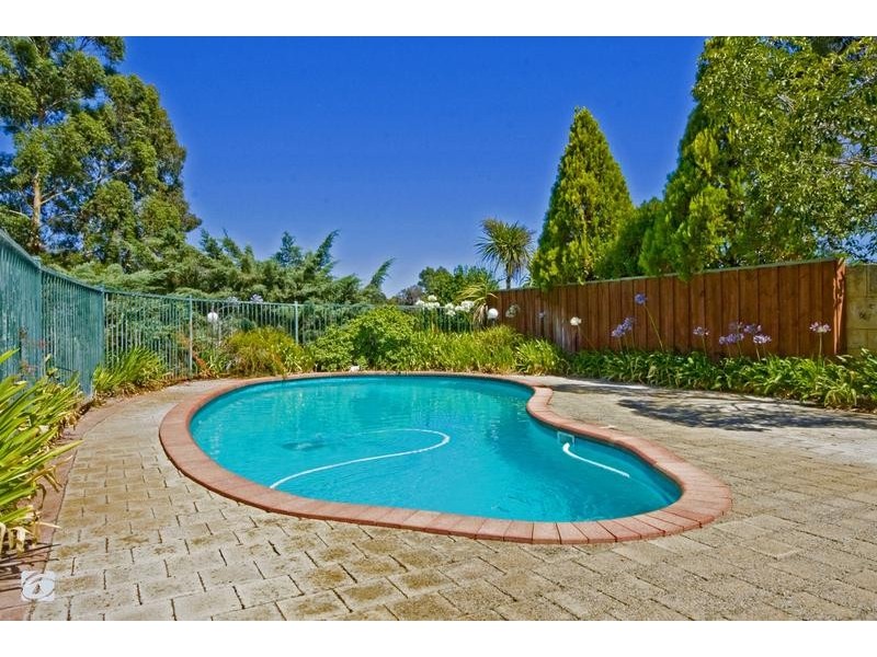 15 Brooks Place, Wandi WA 6167