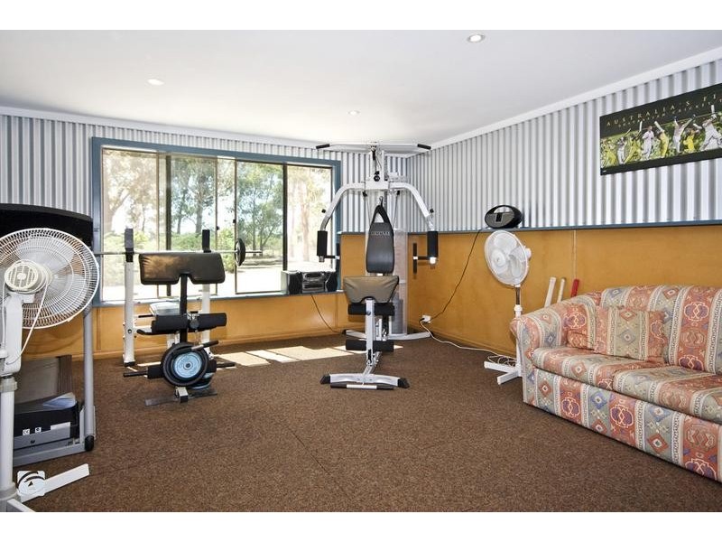 15 Brooks Place, Wandi WA 6167