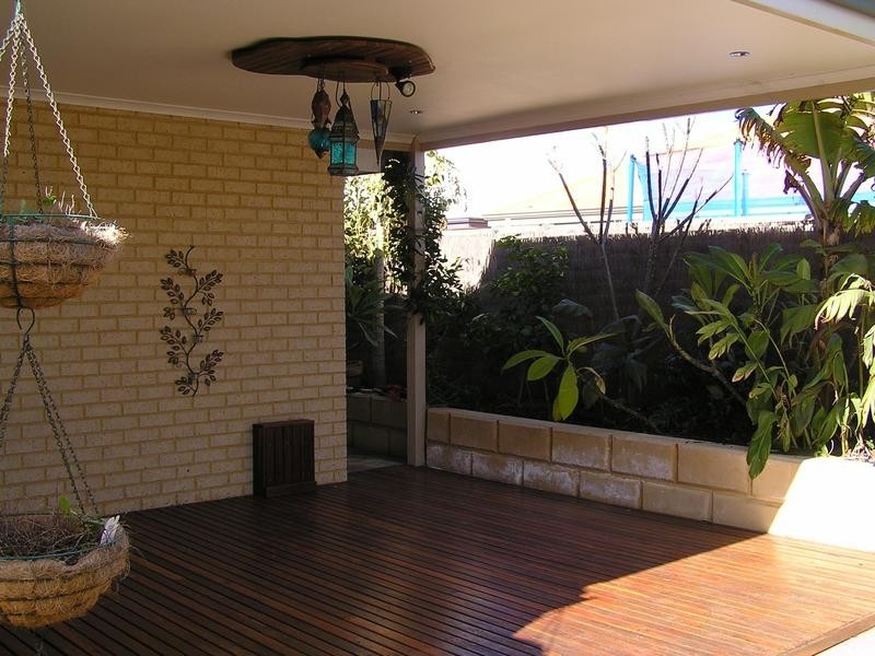 8 Nesbit Place, Success WA 6164