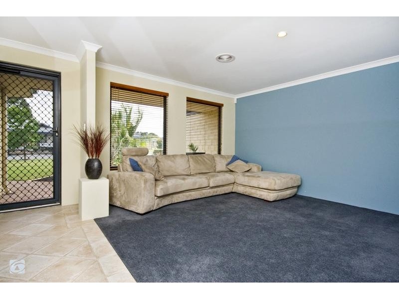 14 Gillen Way, Success WA 6164