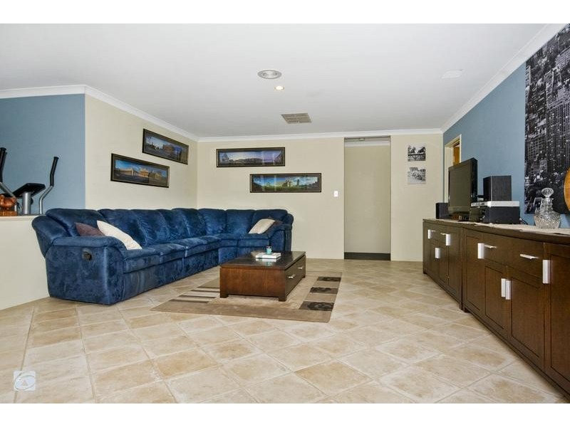 14 Gillen Way, Success WA 6164