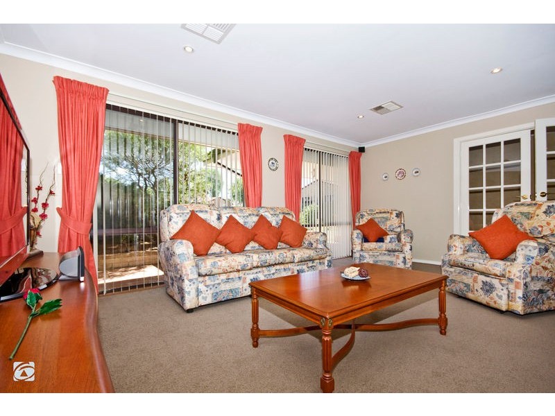 8 Crake Place, Yangebup WA 6164