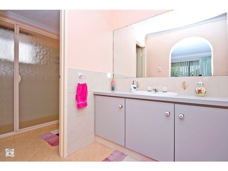 8 Crake Place, Yangebup WA 6164