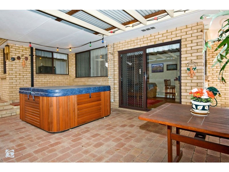 8 Crake Place, Yangebup WA 6164