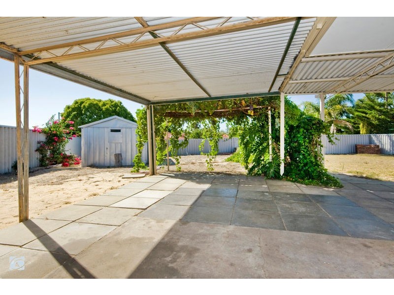 6 Christie Court, Yangebup WA 6164