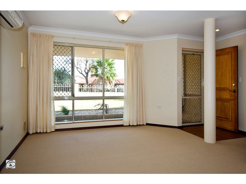 2/2 Argyle Place, Yangebup WA 6164