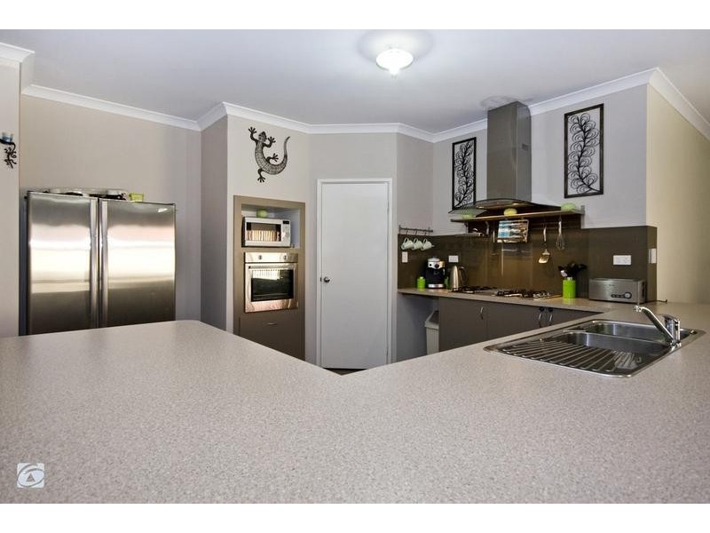 15 Twilight Mews, Aubin Grove WA 6164