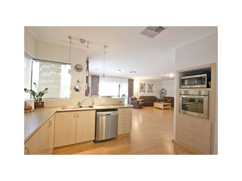 27 Bluebush Avenue, Beeliar WA 6164