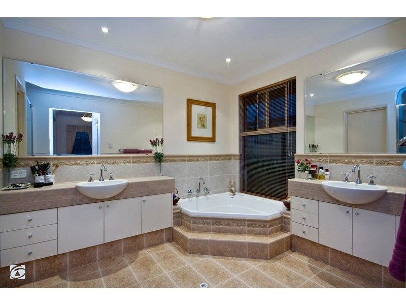 39 Sciano Avenue, Success WA 6164