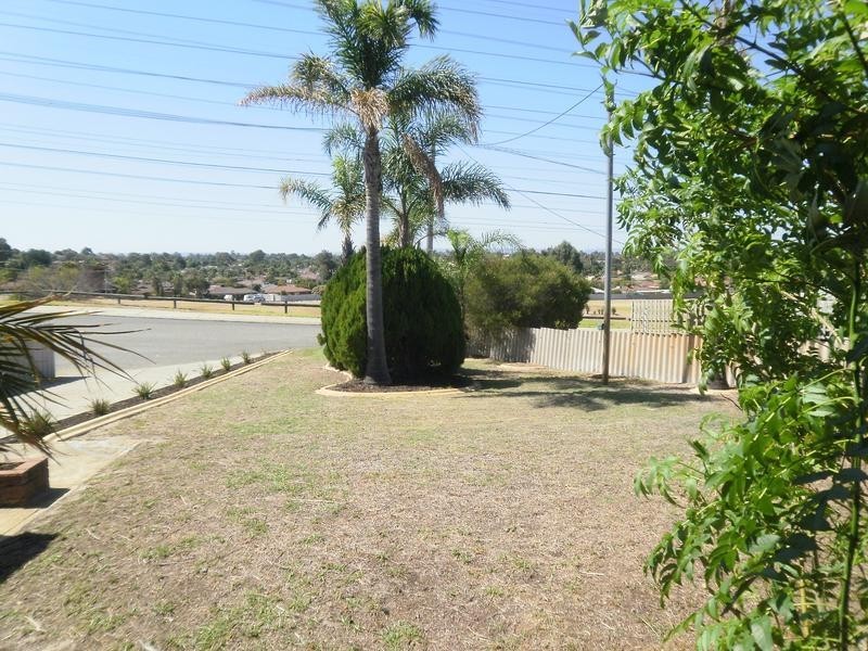 15 Meadowbank Tce, South Lake WA 6164