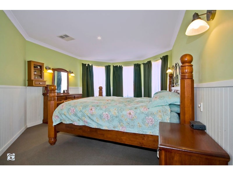 12 Leichhardt Crossing, Hammond Park WA 6164