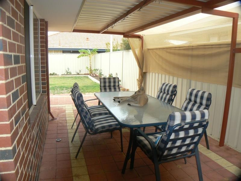 12 Leichhardt Crossing, Hammond Park WA 6164