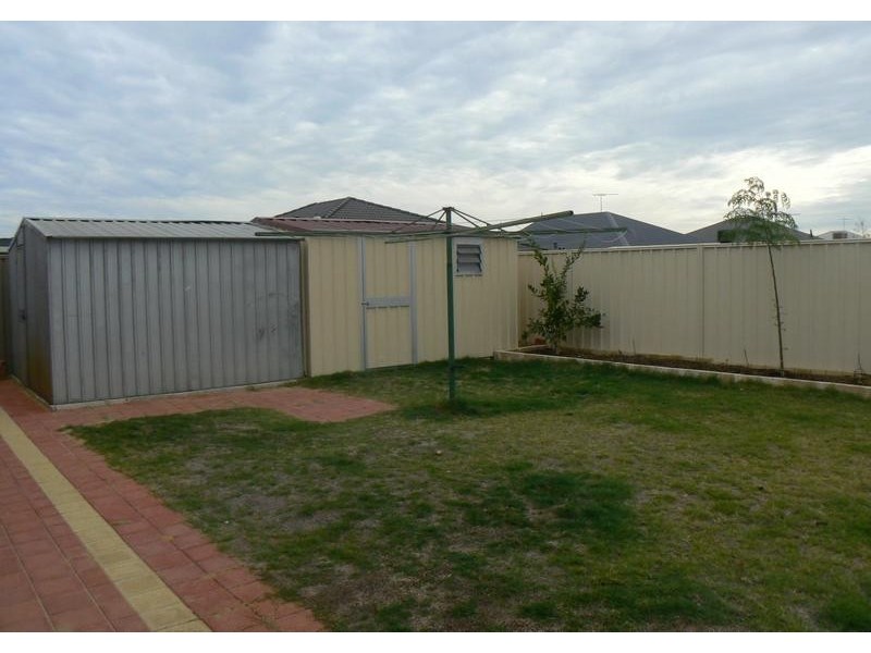 12 Leichhardt Crossing, Hammond Park WA 6164