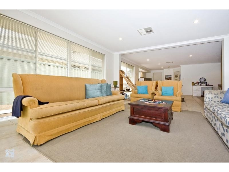 11 Kinglake Way, Aubin Grove WA 6164