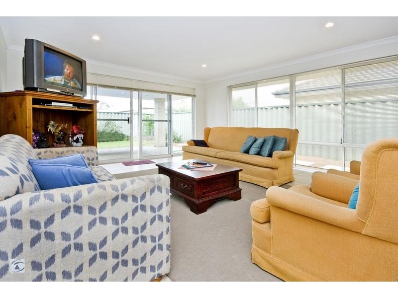 11 Kinglake Way, Aubin Grove WA 6164