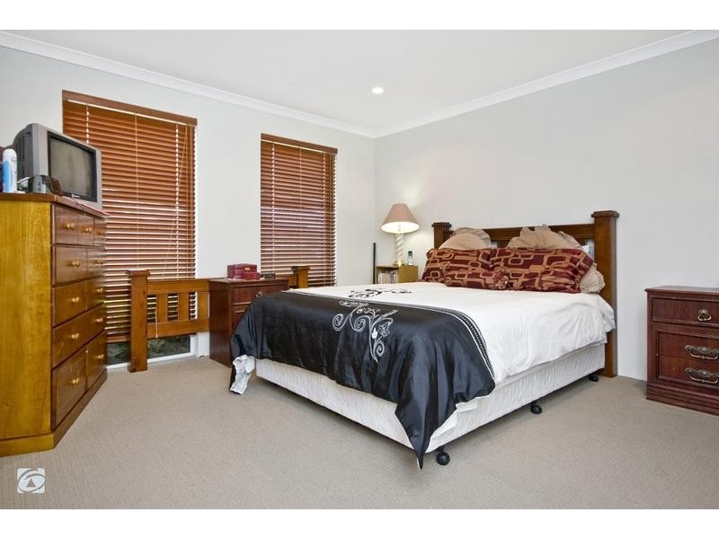 11 Kinglake Way, Aubin Grove WA 6164